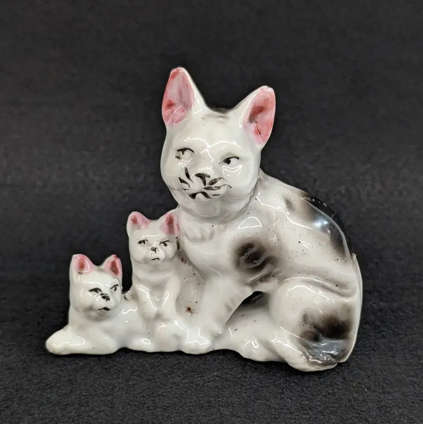 Vintage Mother Cat with Kittens Figurine Ceramic Japan White & Black Spots