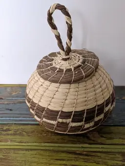Handwoven pine needle and straw small basket with lid, very unique and well made,
