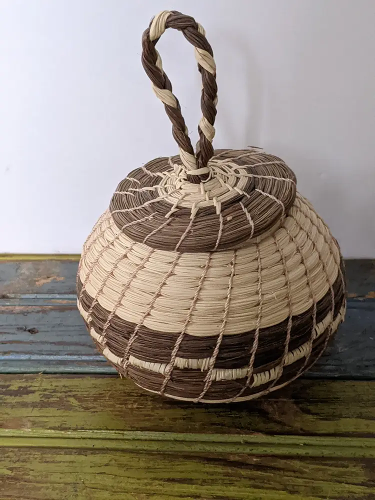 Handwoven pine needle and straw small basket with lid, very unique and well made,