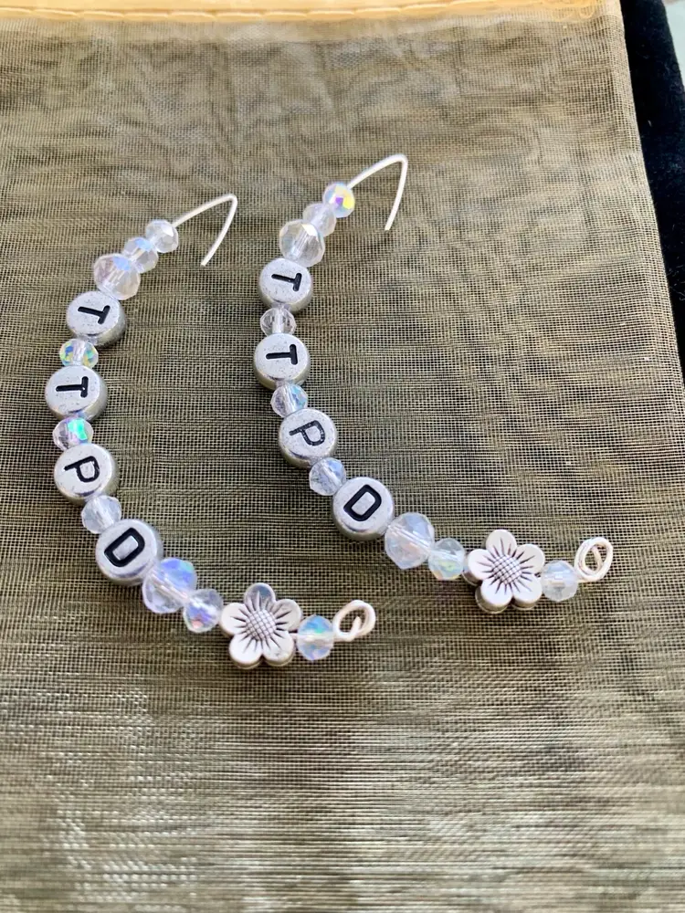 TTPD LUXURY Featherweight EARRINGS
TAYLOR SWIFT 🫶 SWIFTIE
MBEADESIGNS EXCLUSIVE 
FREE SHIPPING 