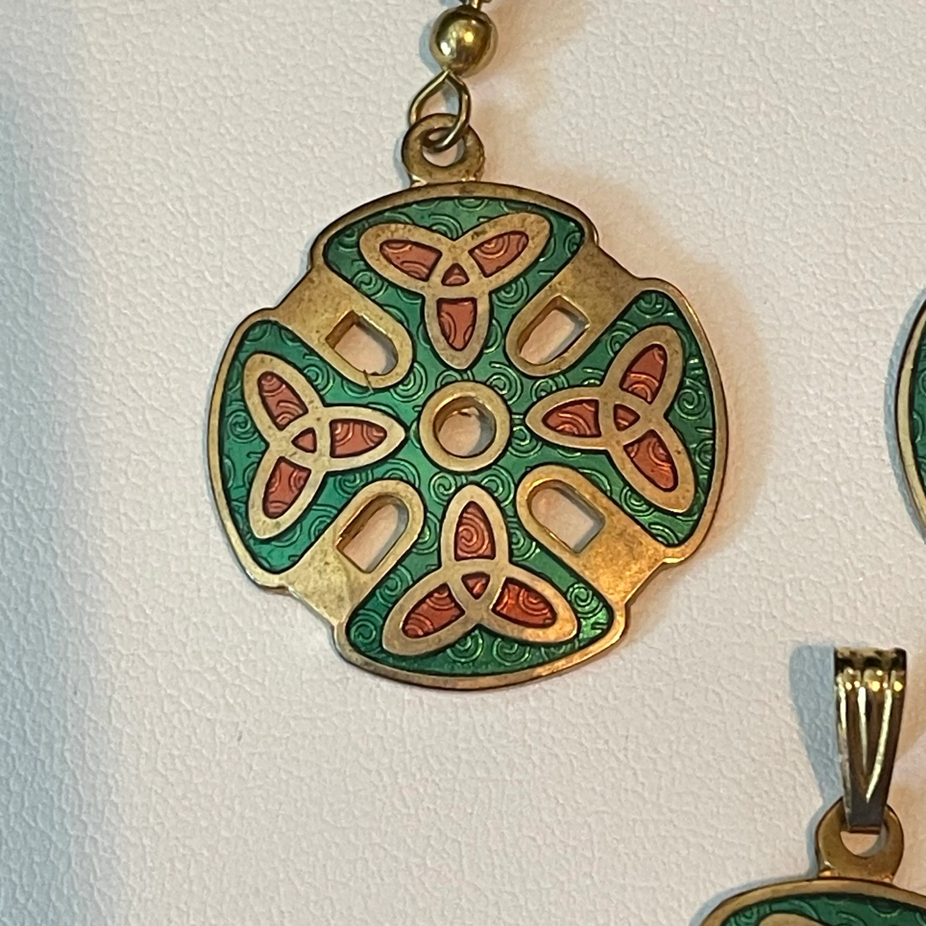 Image 2 of 6