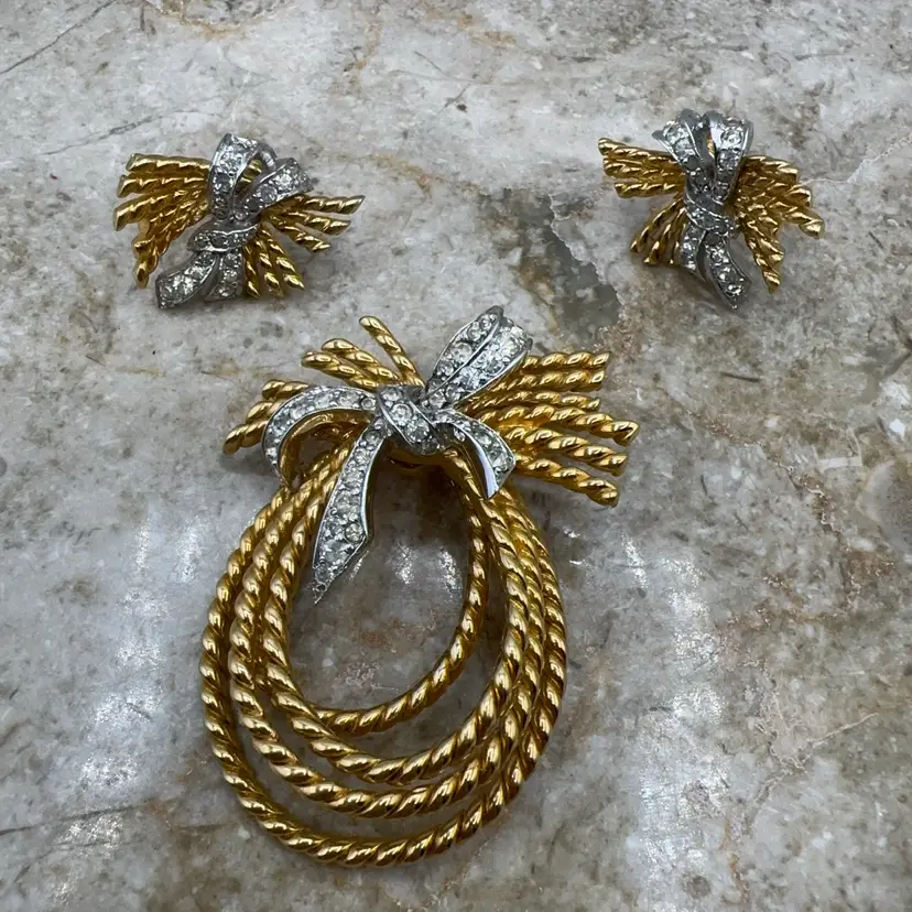 Vintage 1960s Gold Tone Twisted Rope Ribbon Bow Brooch & Earrings Set Pat 2954593