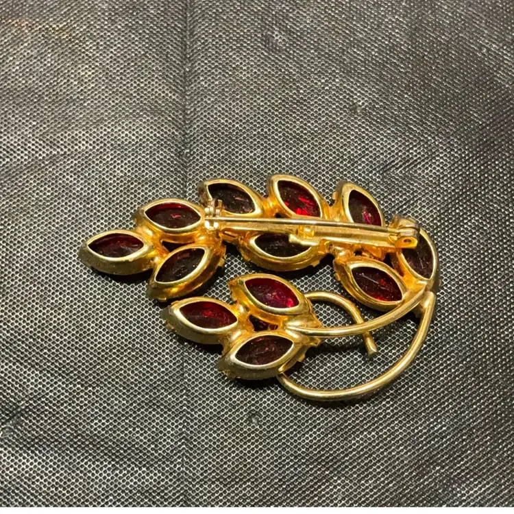 Vintage Faceted Prong Set Red And Purple Rhinestone Leaf