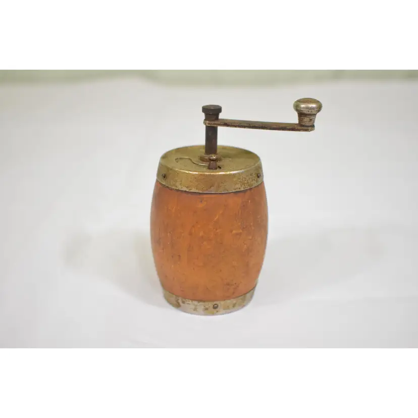 Garantie Czech Pepper Grinder Wooden Hand Crank