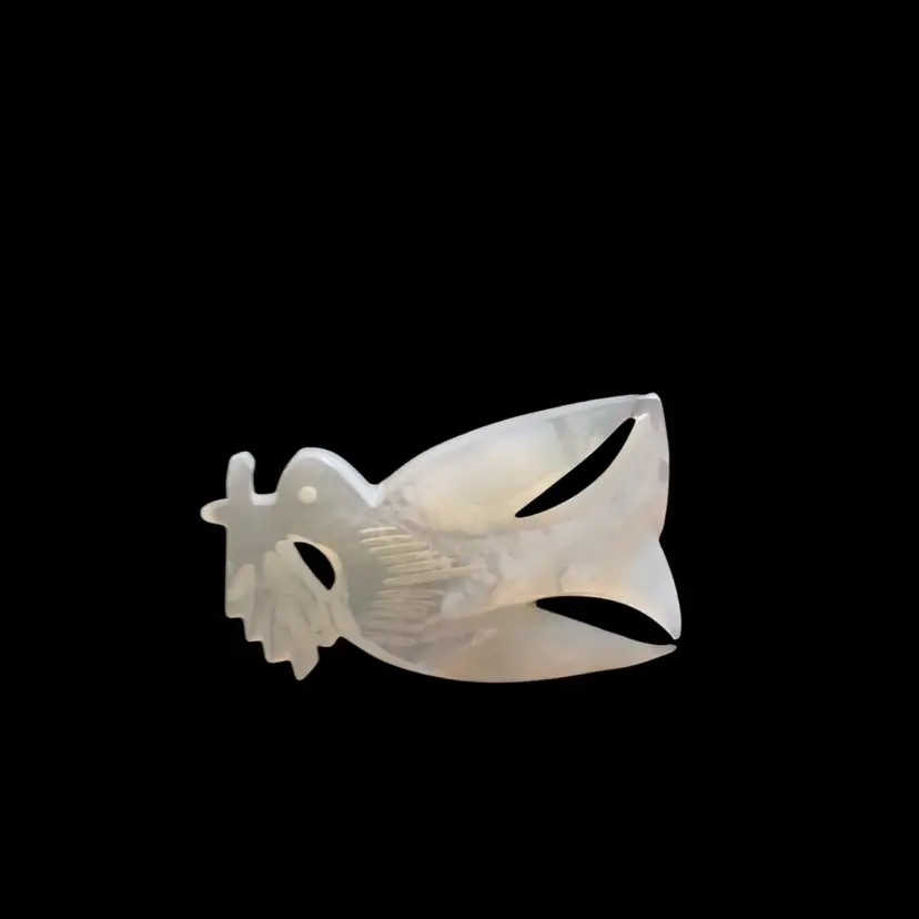 15. Vintage Carved White Mother Of Pearl Dove Brooch / Pin.