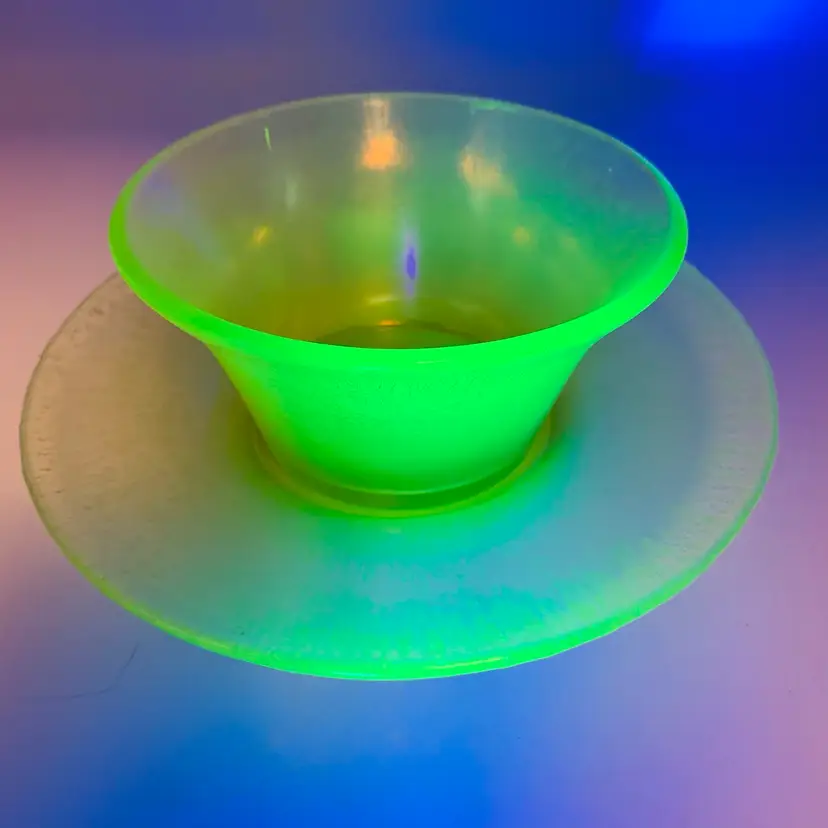 Northwood Glass Vaseline Topaz Stretch Glass Mayo Bowl And Underplate 