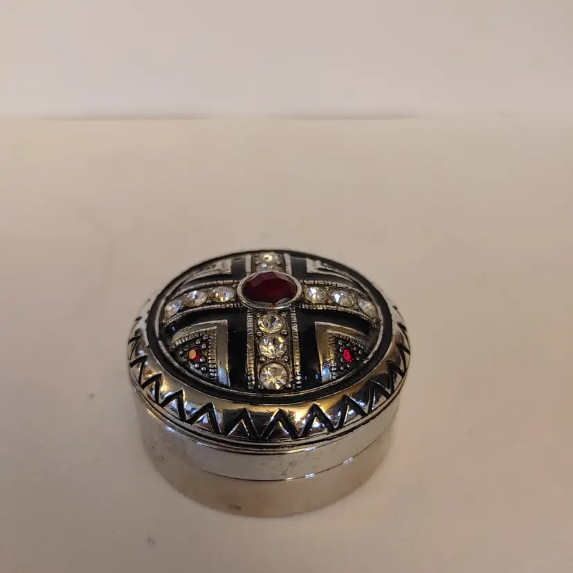 Decorative trinket box. 2w x 1.5h x 2d.