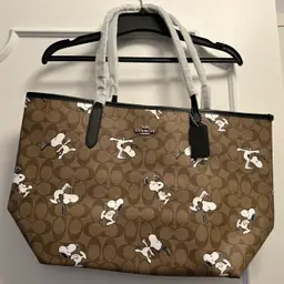 Coach X Peanuts - Snoopy City Tote in Signature canvas