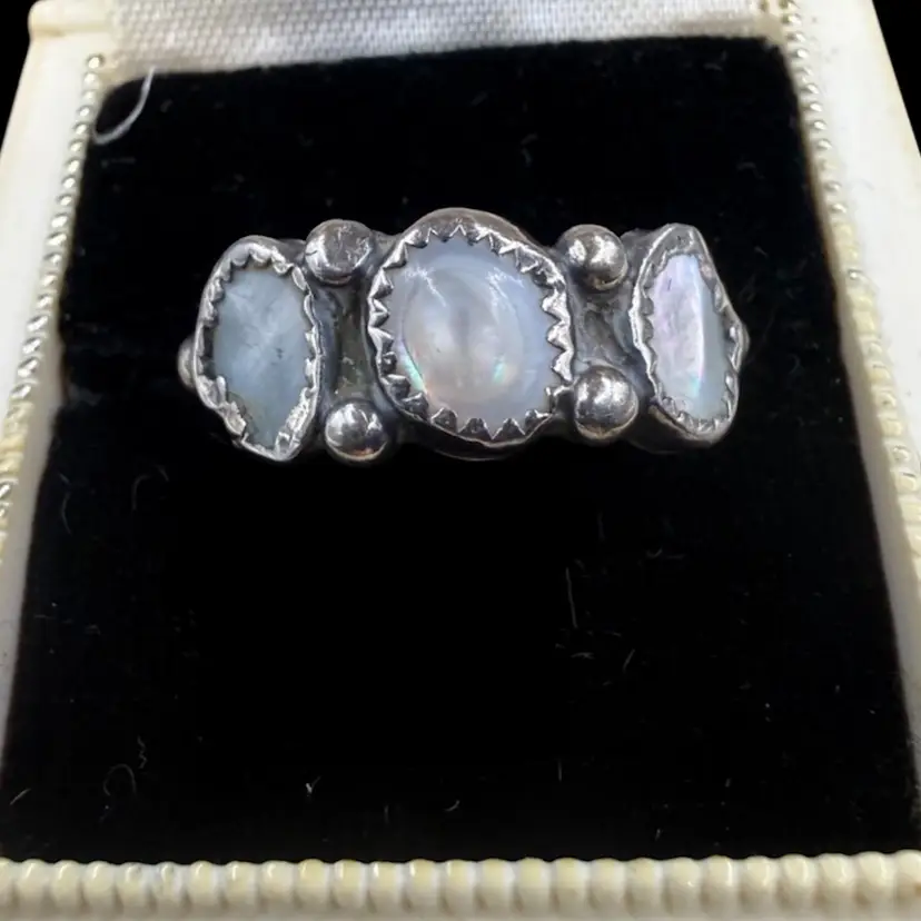 Vintage Handmade Sterling Silver And MOP Ring - Size 9