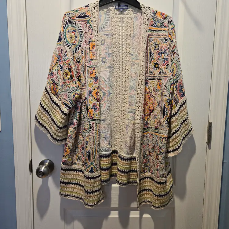 Democracy Floral Embroidered Kimono Knit Medium Open Front Bohemian