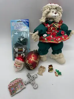 Christmas mixed lot – ornaments, lights, brooches, decor