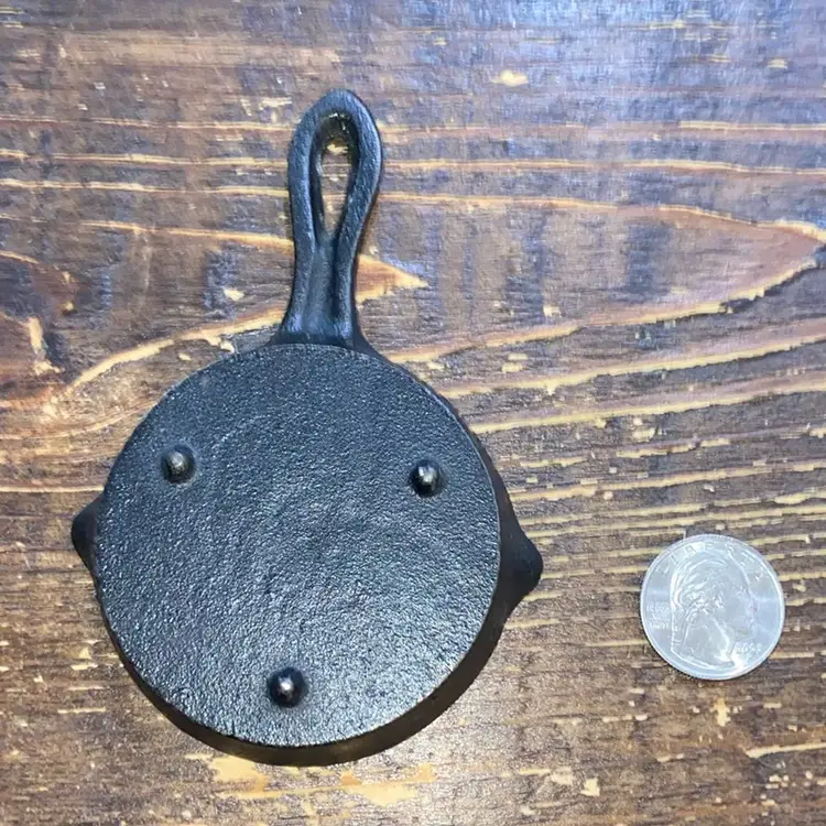 #01 Cast Iron Ashtray Decor