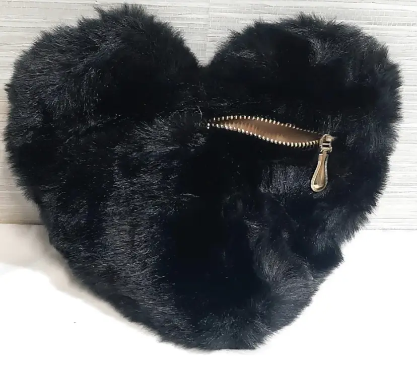 Heart Shaped Faux Fur Black Zipper Bag w/ Chain