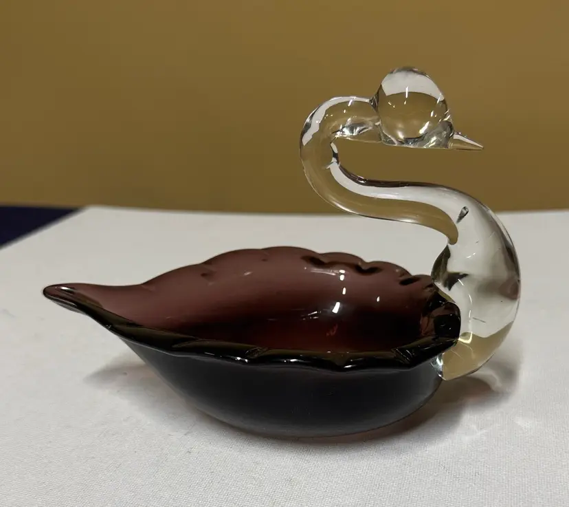 ART GLASS AMETHYST CLEAR SWAN BOWL VINTAGE Uranium glow 7” long