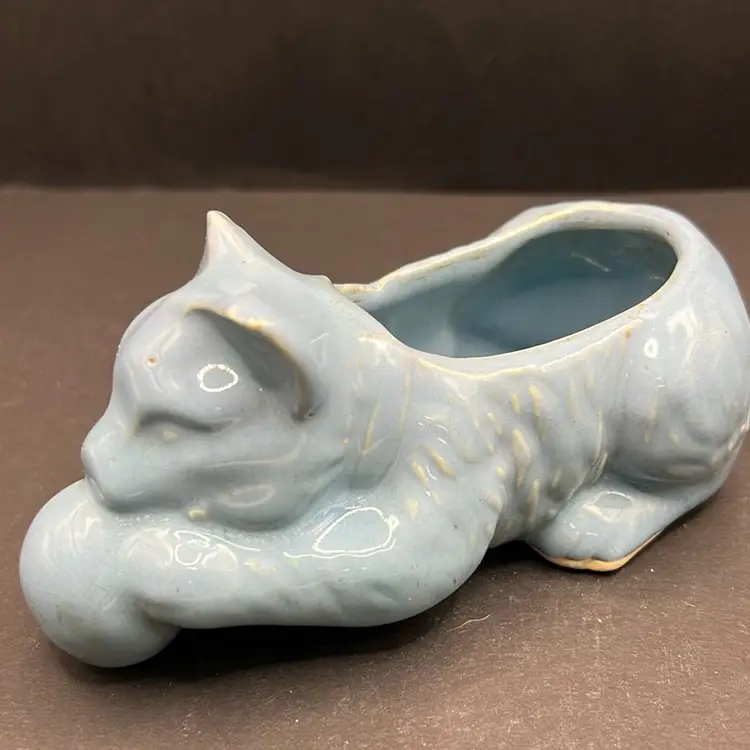 Vintage Light Blue McCoy cat planter, 5” Long, Not Marked.