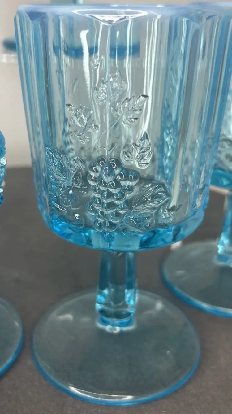 Vintage 1940's Westmoreland
Paneled Grape Blue
Opalescent Water Goblets
Lot/5