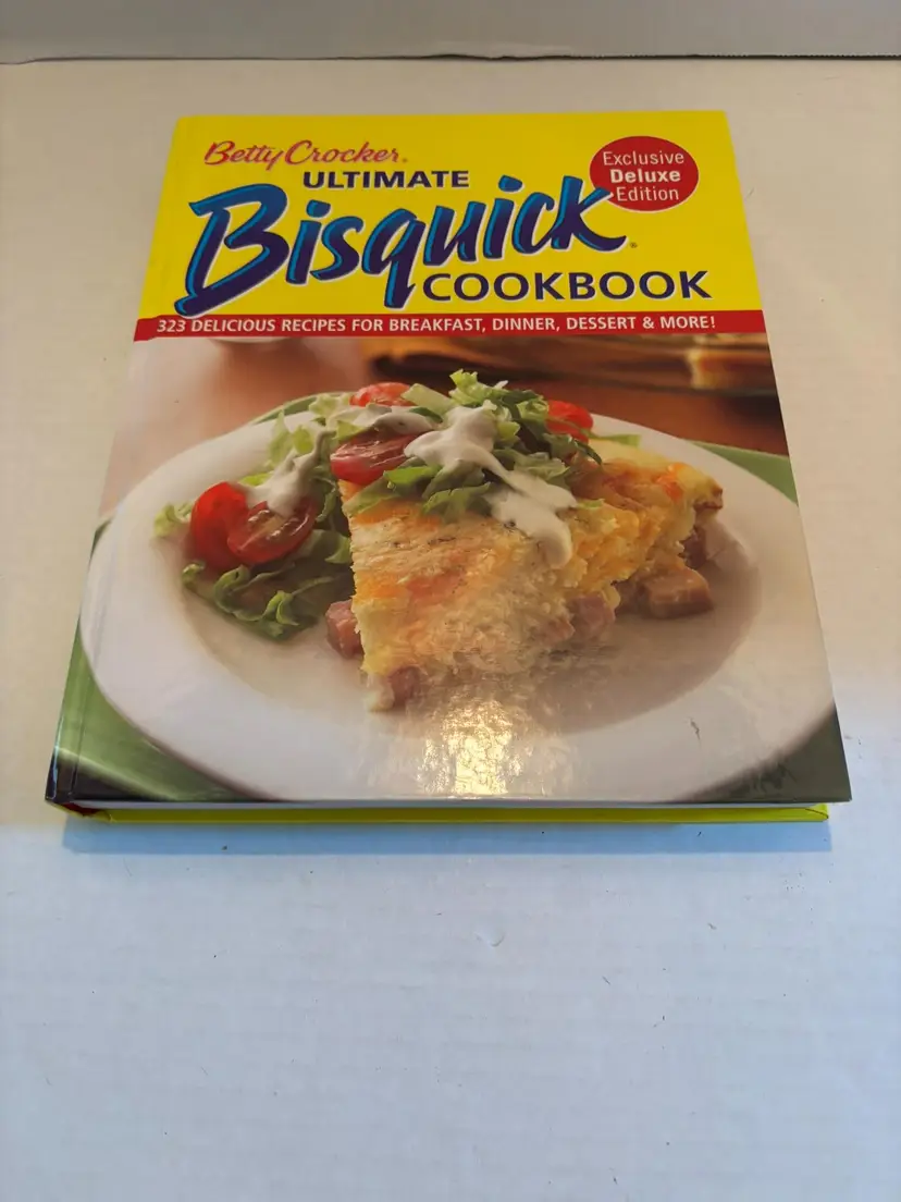 Betty Crocker Ultimate Bisquick Cookbook Exclusive Deluxe Edition Hardback