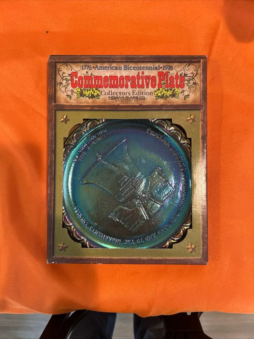 1776-1976 American Bicentennial Commemorative Plate Liberty Bell Indiana Glass