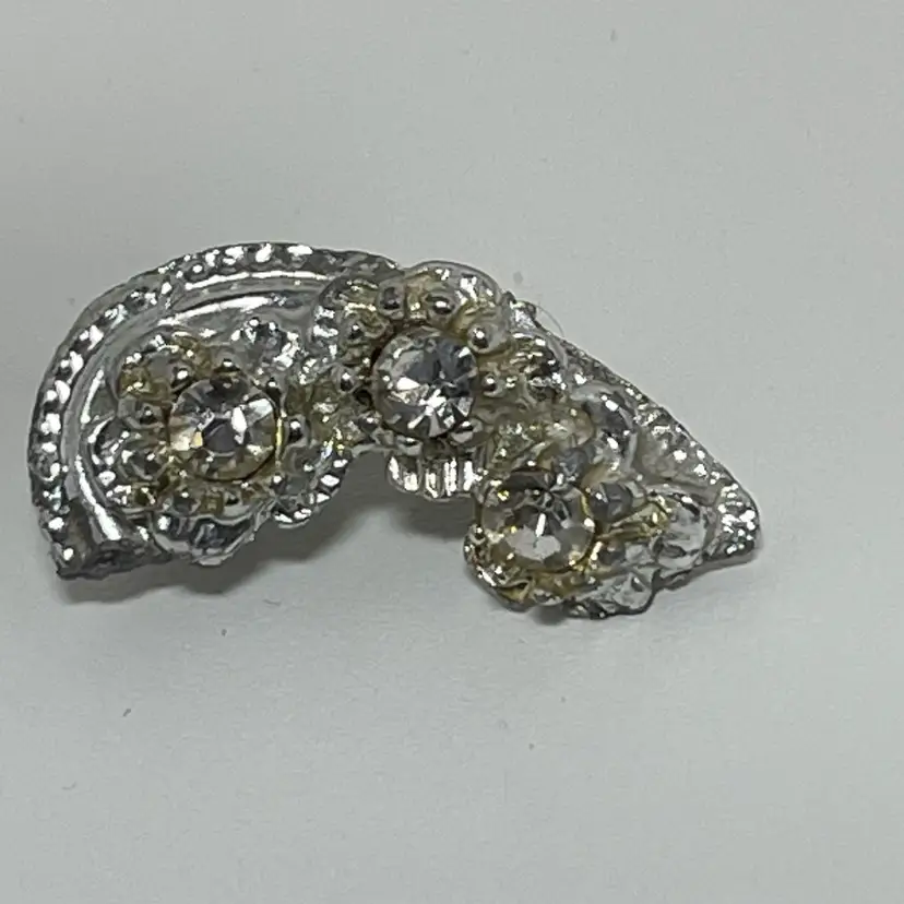 002 Glass, Rhinestone And Silver Tone Scatter Pin