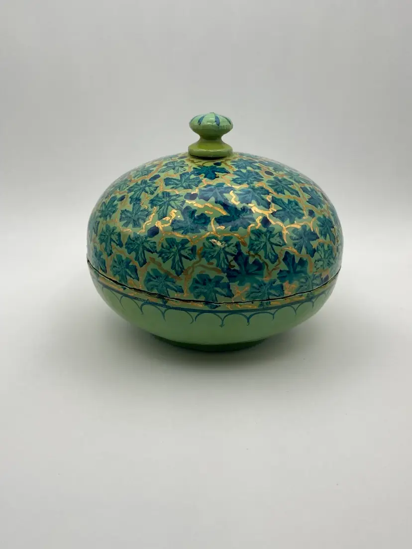 Hand Painted Round Lacquer Trinket Box Green and Gold Leaf Pattern