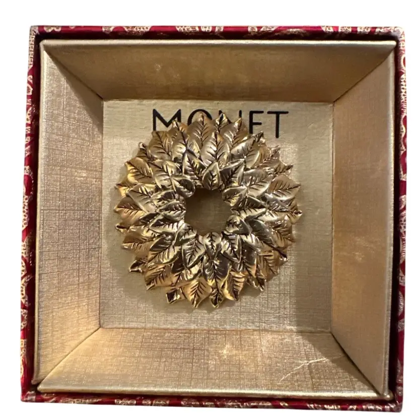 NIB Monet Flower Gold Tone Brooch Petal Wreath Shape Vintage Stunning 2" MINT