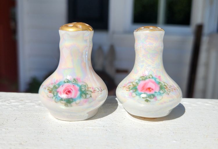 Salt & Pepper Shakers-Iridescent-Vintage