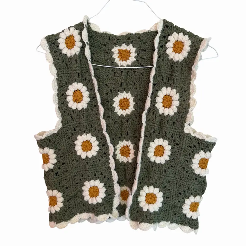 Granny Square vest with daisies, handmade cotton, size M/L color Moss Green, boho vintage style, floral vest, unique piece, slow fashion