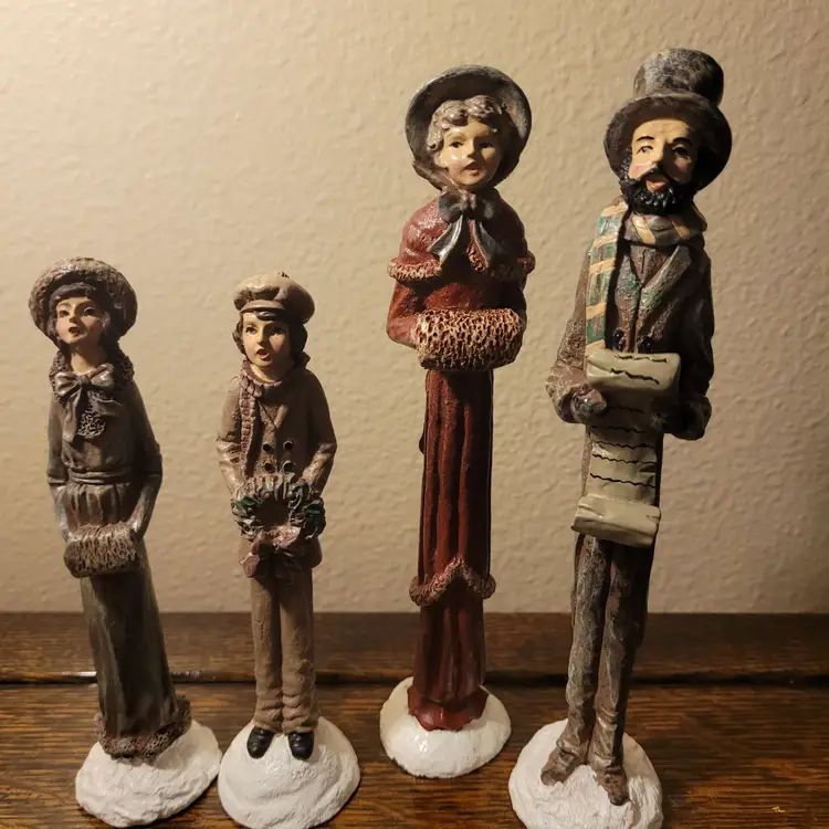 Set of 4 Vtg Christmas Caroler Figurines Victorian Dickens Resin