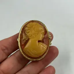 Vintage Cameo Oval Shaped Pill Box 1.5”L  .25” Tall