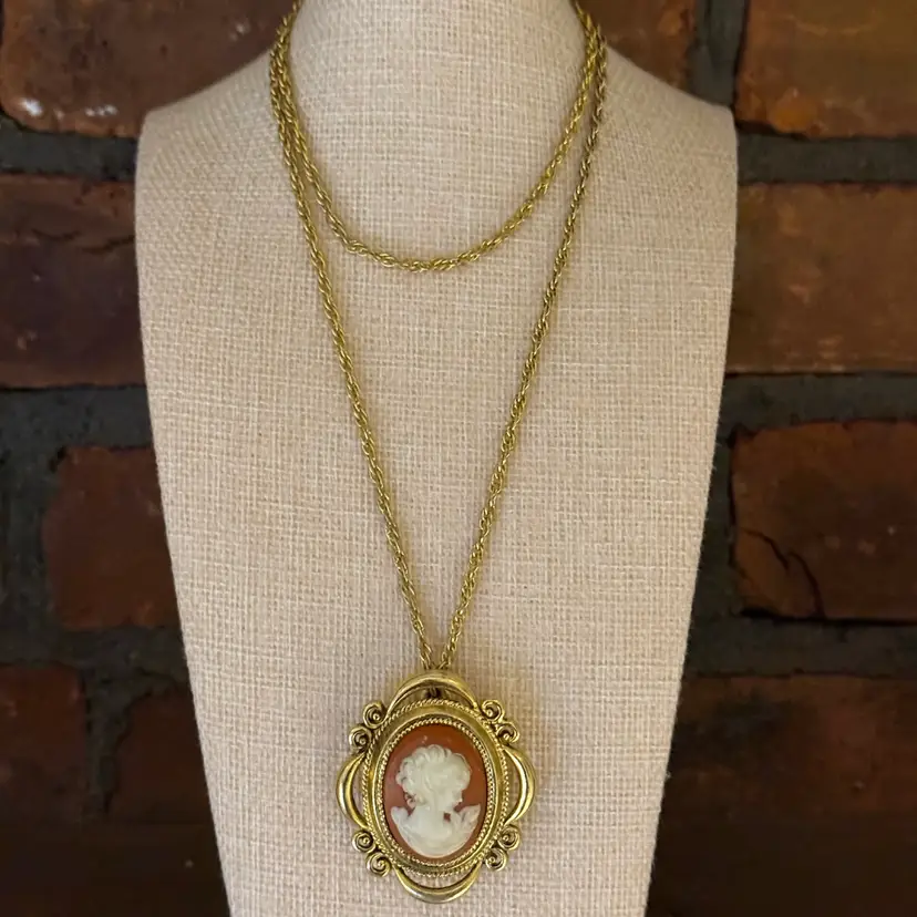 Vintage Cameo Scented Compact Necklace 26” By Max Factor