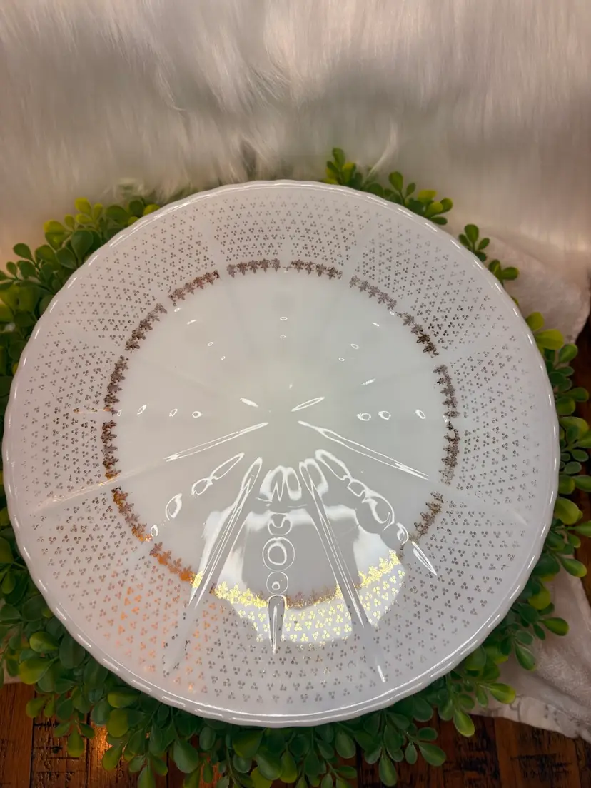 Vintage Anchor Hocking Mill Glass Cake Plate w/22k Gold Detailing 10.25”