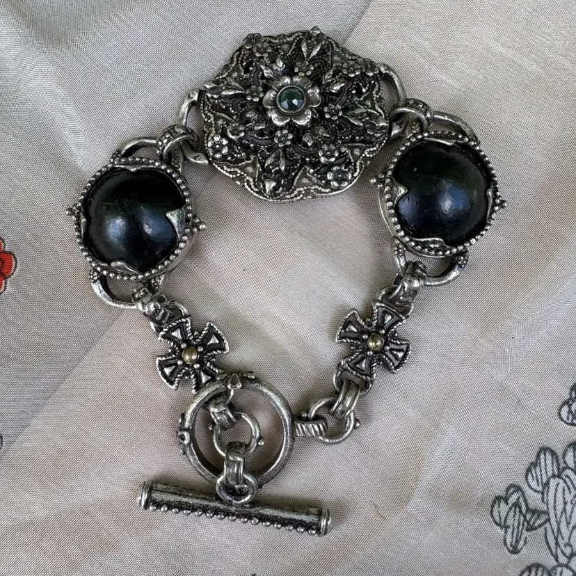 Vintage 7” Silvertone Lucky Brand Toggle closure bracelet