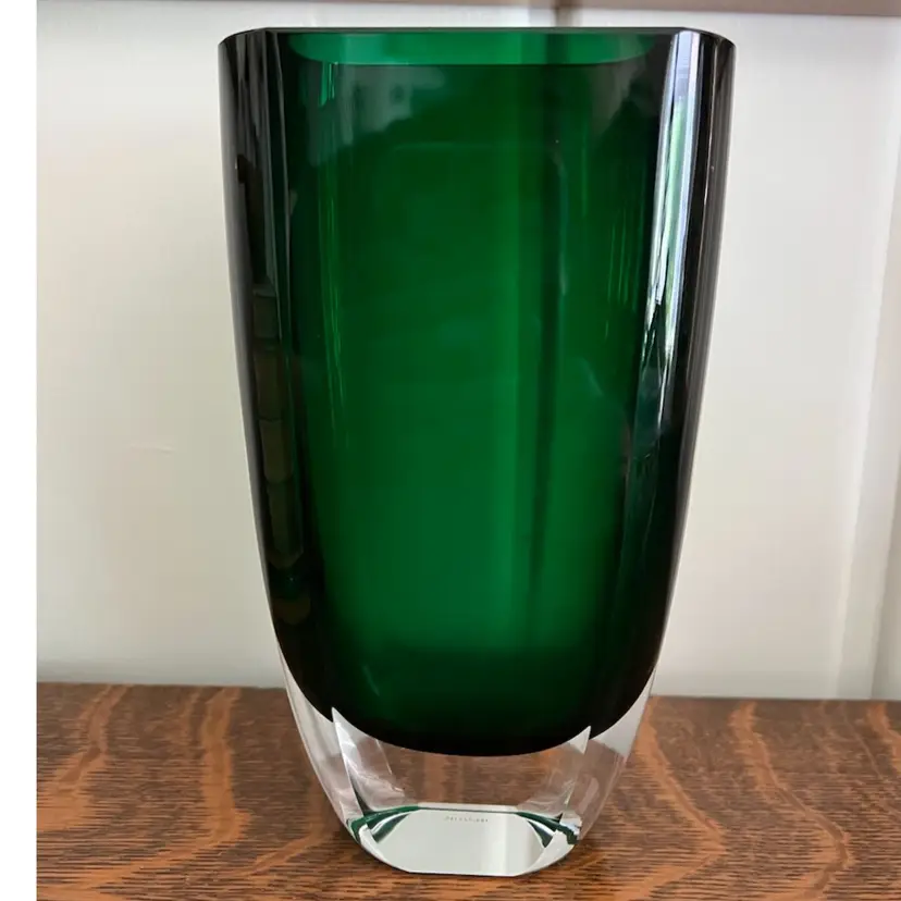 Stunning Emerald Green Block San Carlos Collection Vase 8” Tall