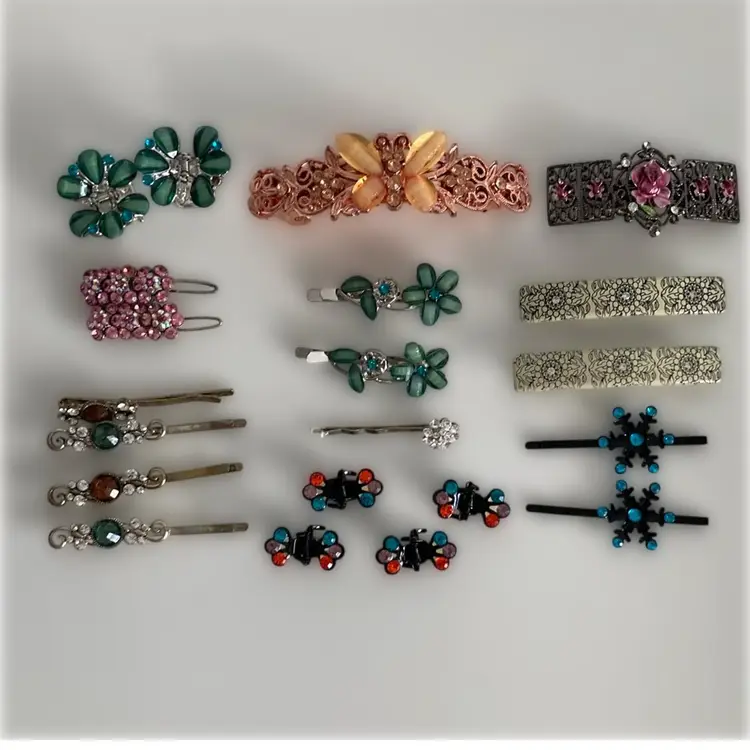 Set Of 21 Vintage Assorted Hair Accessories Barrettes + Clips With Pretty Rhinestone Details