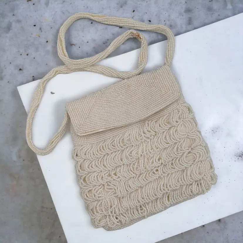 Vintage Walborg White Dangling Beaded Snap Closure Purse Made In Japan