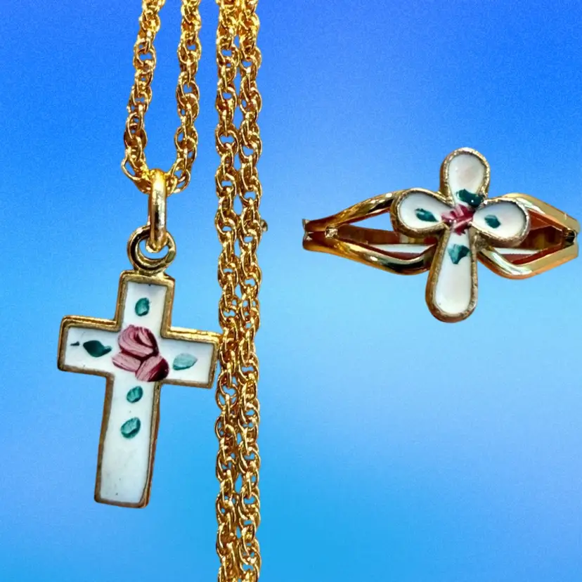 Vintage 1970’s Child’s GoldTone Enamel Rose Cross Pendant Necklace 18” & Adjustable Ring Set