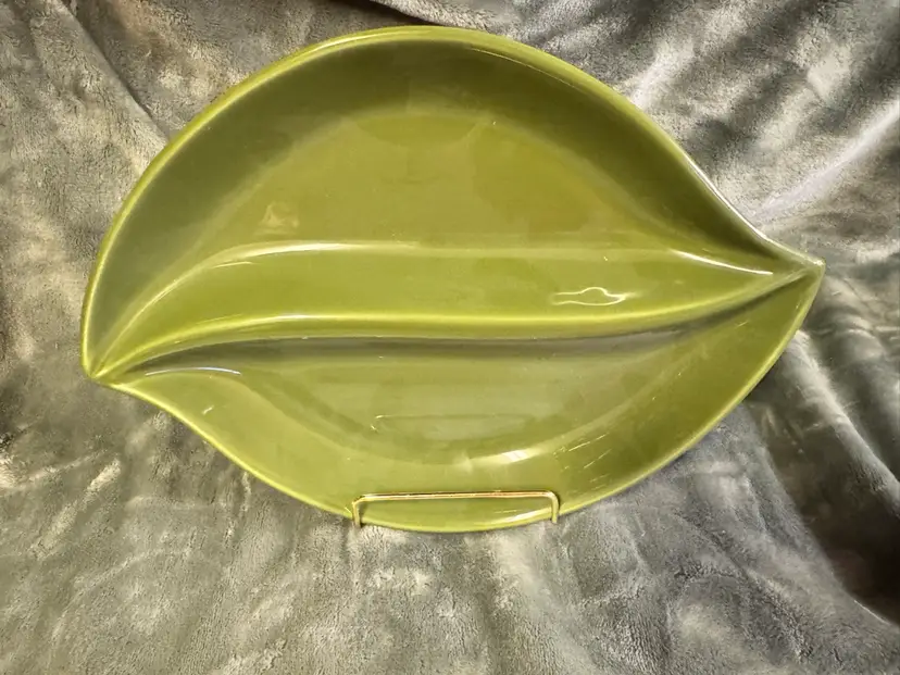 Crate & Barrel Green Leaf Pottery Serving Dish Tray Plate Made In Portugal EUC