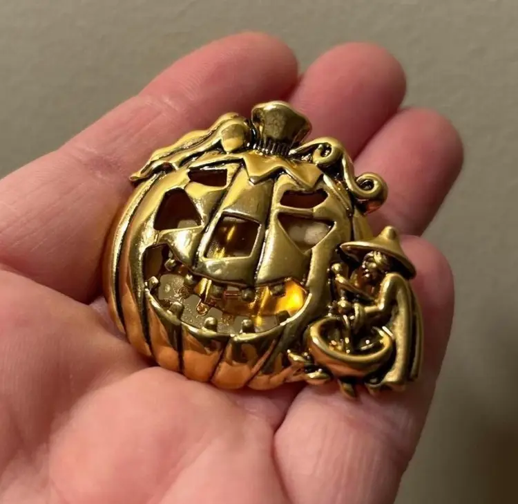 3-D Pumpkin/Witch Pendant Brooch
