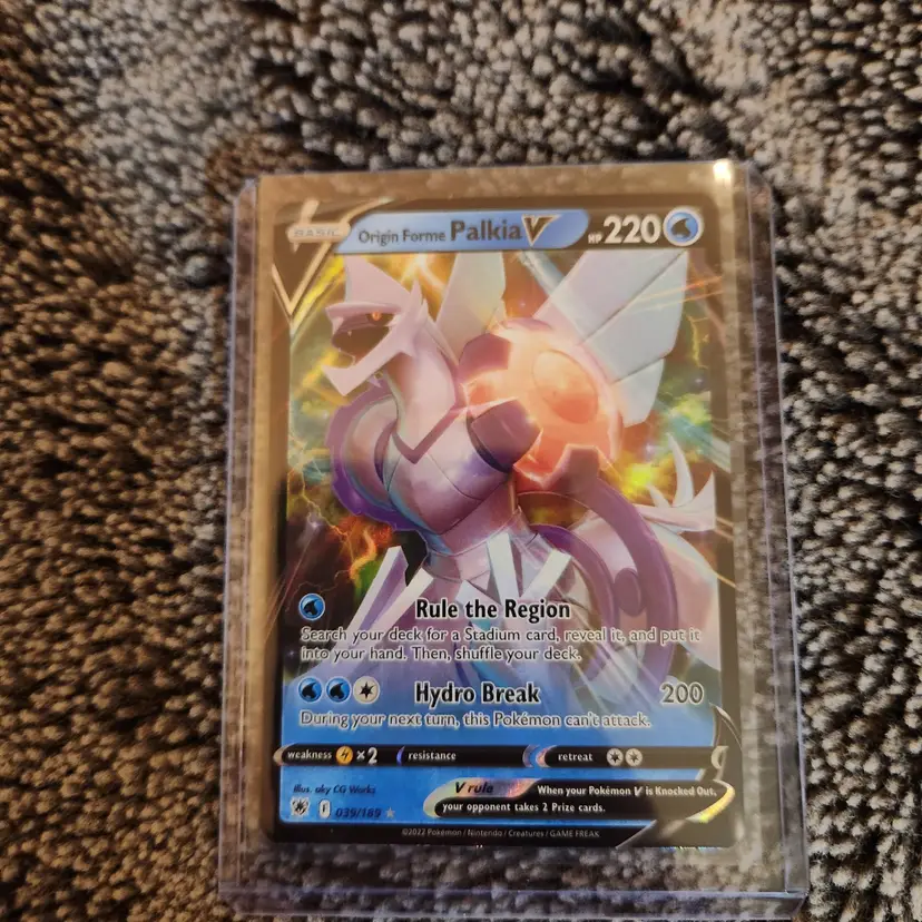 Origin Forme Palkia V Pokémon Card