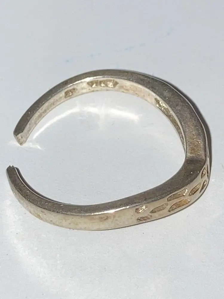 Vintage Sterling Silver Ring With An Open Band! Size 4 1/2!  Stamped and Acid Tested!