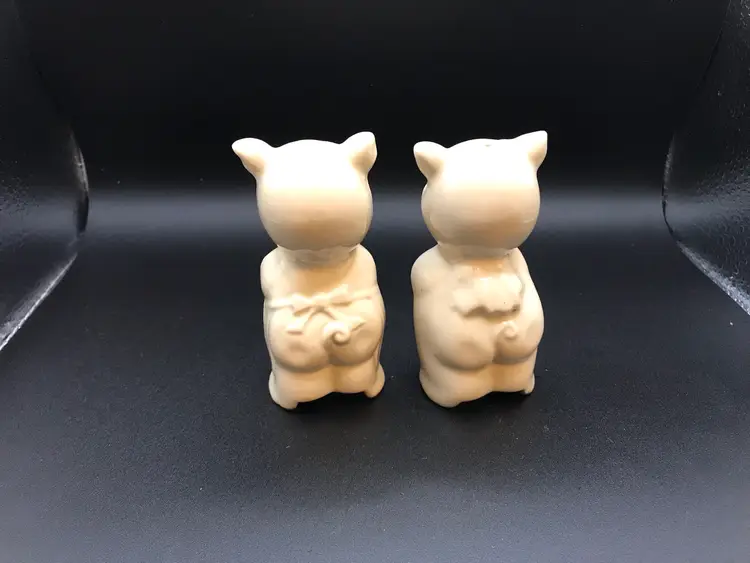 Vintage Ceramic Boy Girl Pigs Salt And Pepper Shaker Set