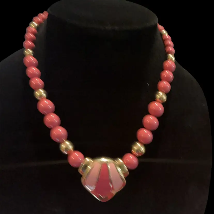 Vintage 1980s Napier  Statement Pendant Necklace / Choker. Goldtone Pendant With  Enamel Peach & Salmon Colors. Salmon Lucite  Round Beads &  Goldtone Round Beads. With Matching Goldtone Interlocking Circular Circles Clip On Earrings.  Signed Napier.