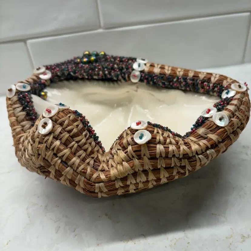 Vintage Beaded Basket Wrapped Clam Shell Trinket Bowl / Mother of Pearl Buttons