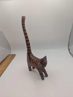 WOODEN CAT~LONG TAIL PAINTED TAN & BLK~CARVED FOLK ART~RING HOLDER