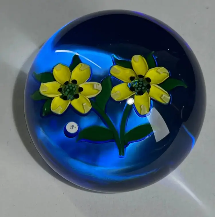 Lovely John Deacons Studio Vintage Art Glass Lampwork Flower Bouquet Paperweight