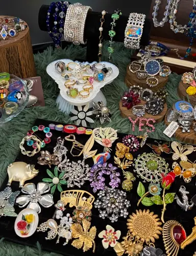 Sparkle Hunters Pop Up Jewelry Sales