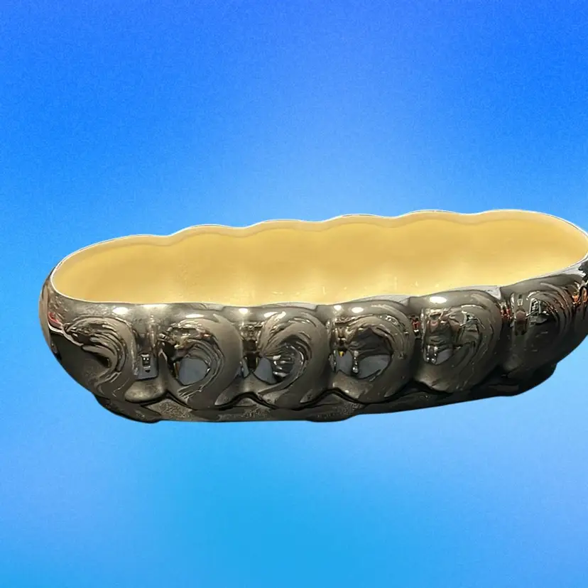 This is a vintage 1950’s Swetye Ceramics Oval Shade planter with a Weeping Silver glaze. 10” Long x 4” Wide Made In Salem Ohio MCM