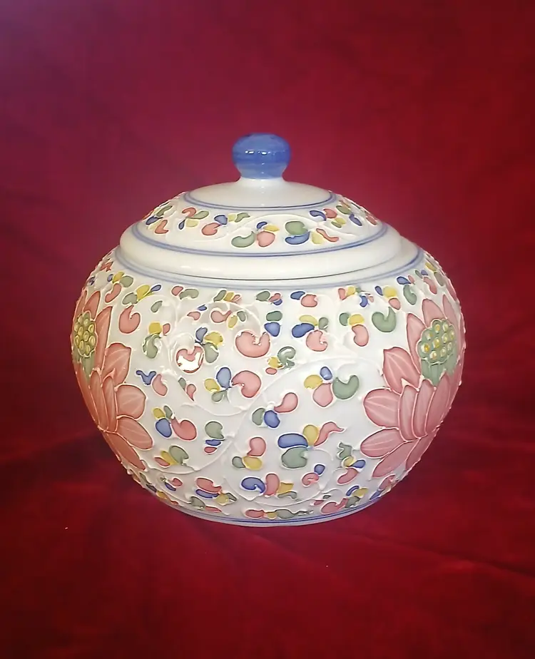 Vintage Chinese Porcelin Ginger Jar