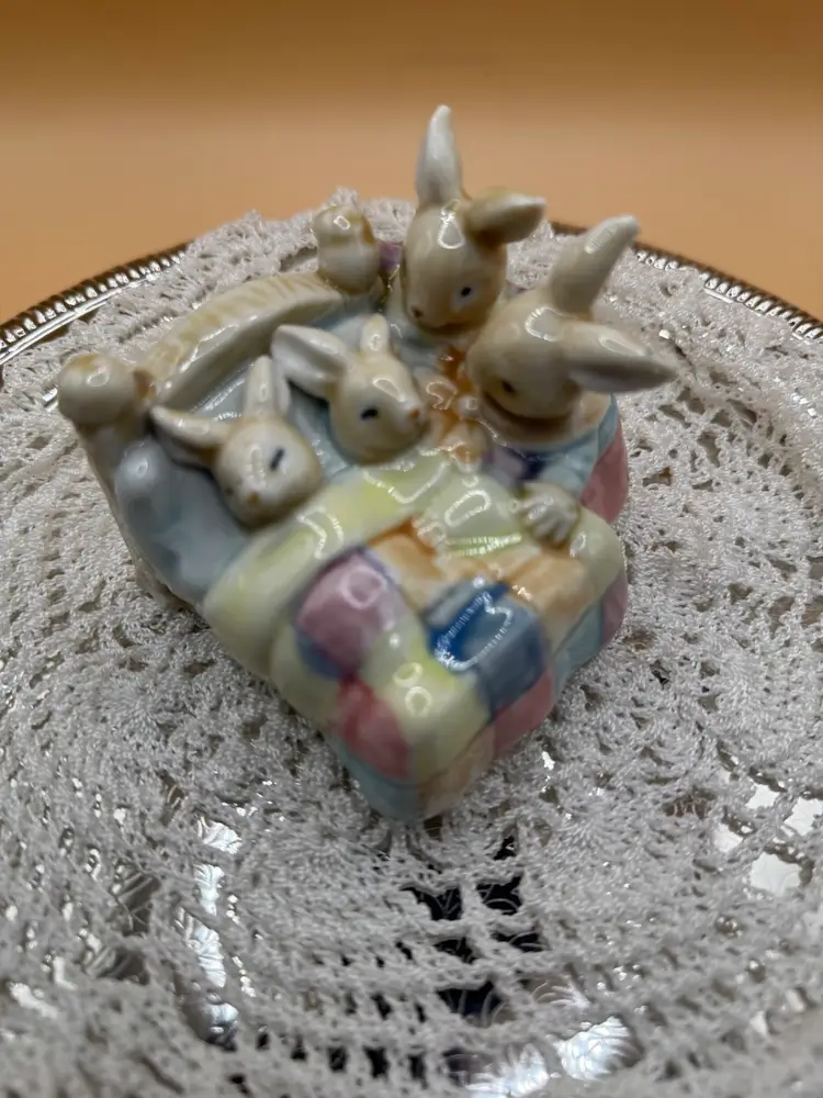 L05-Tales Of Bunny Hollow Figurine