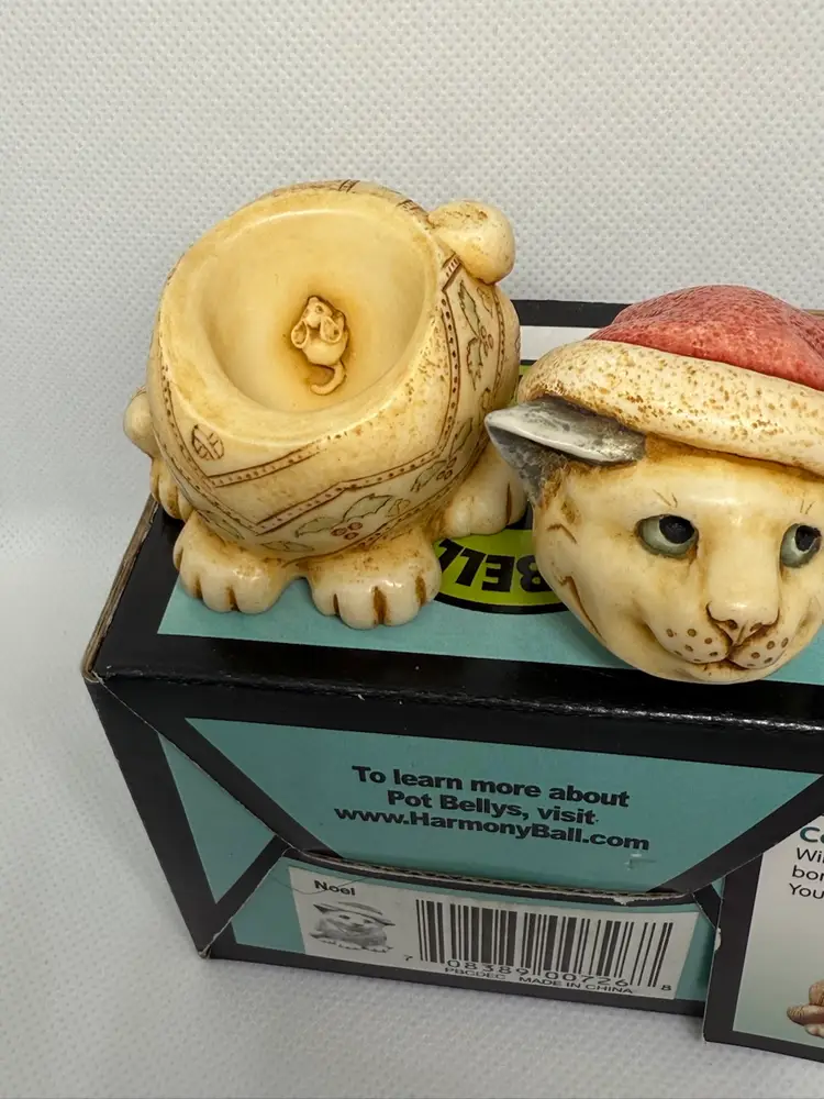 Harmony Kingdom Pot Bellys Calendar Cats Noel (December) cat figurine.